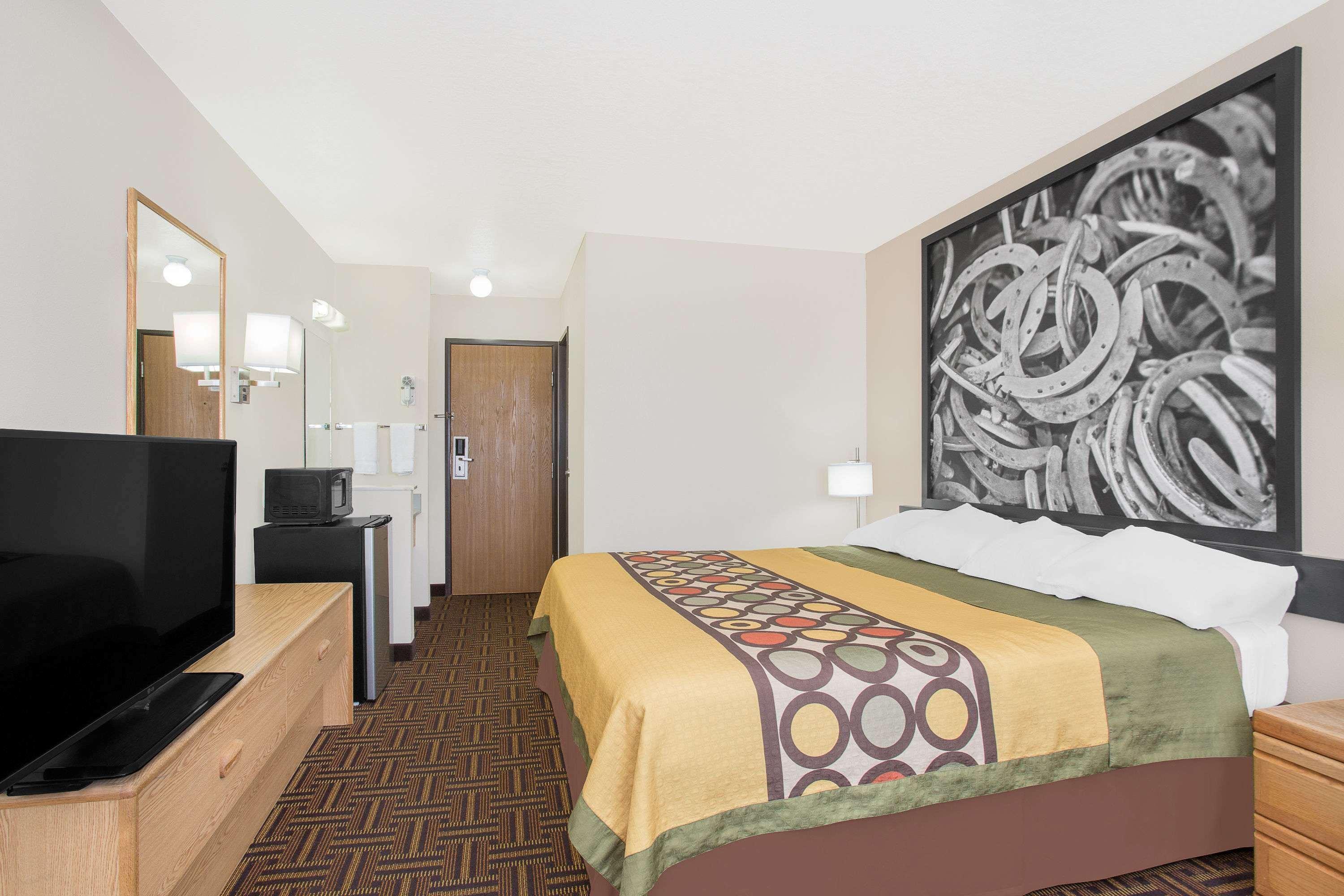 Super 8 By Wyndham Bloomfield Hotel Buitenkant foto