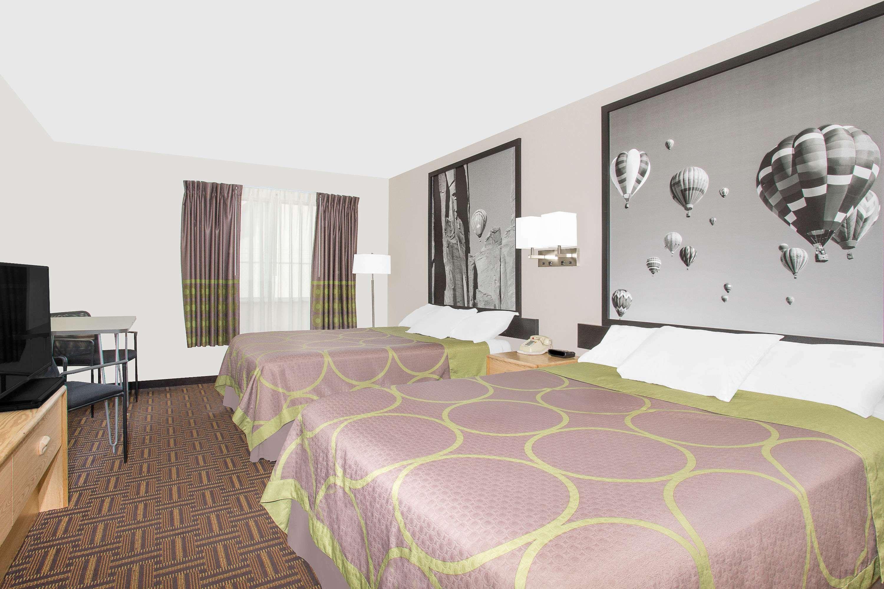 Super 8 By Wyndham Bloomfield Hotel Buitenkant foto