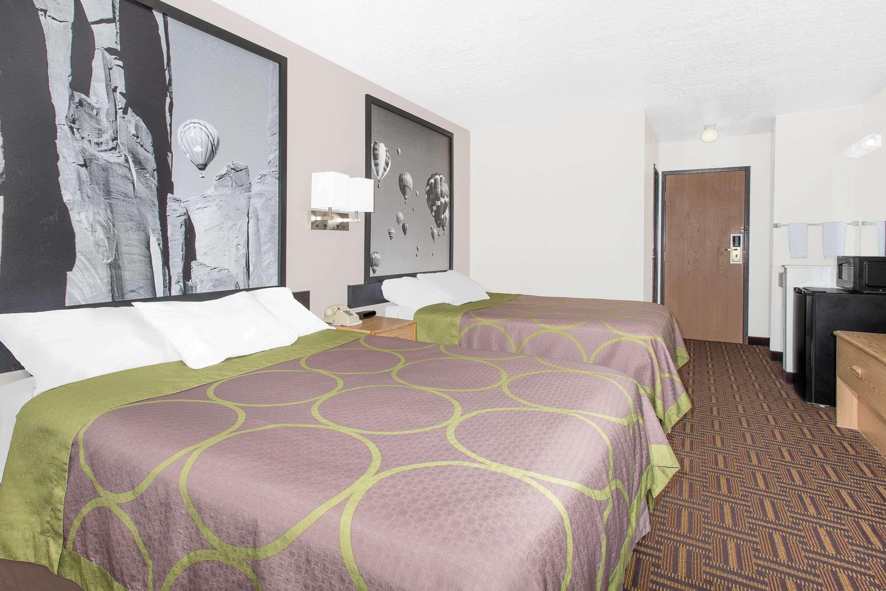 Super 8 By Wyndham Bloomfield Hotel Buitenkant foto