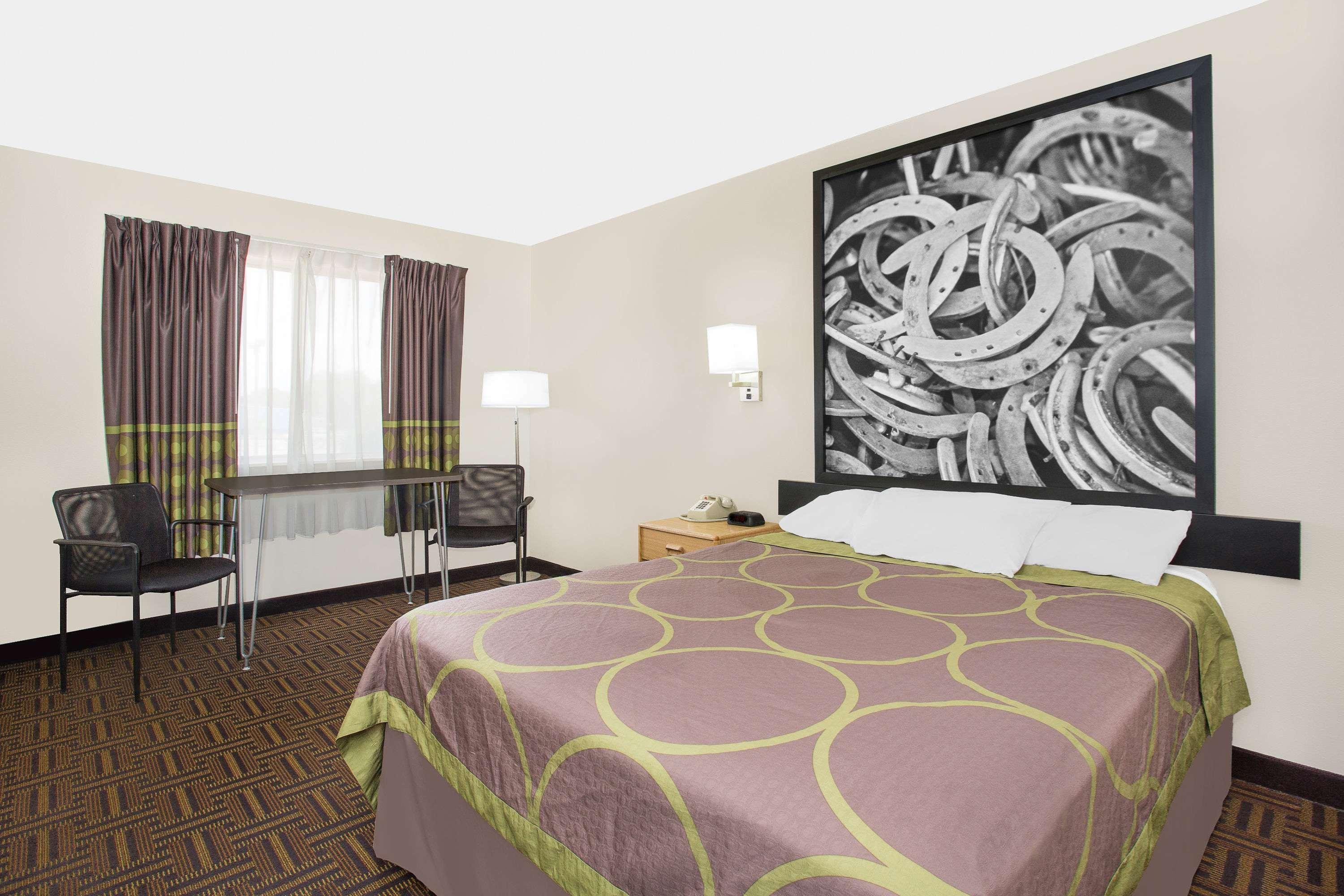 Super 8 By Wyndham Bloomfield Hotel Buitenkant foto