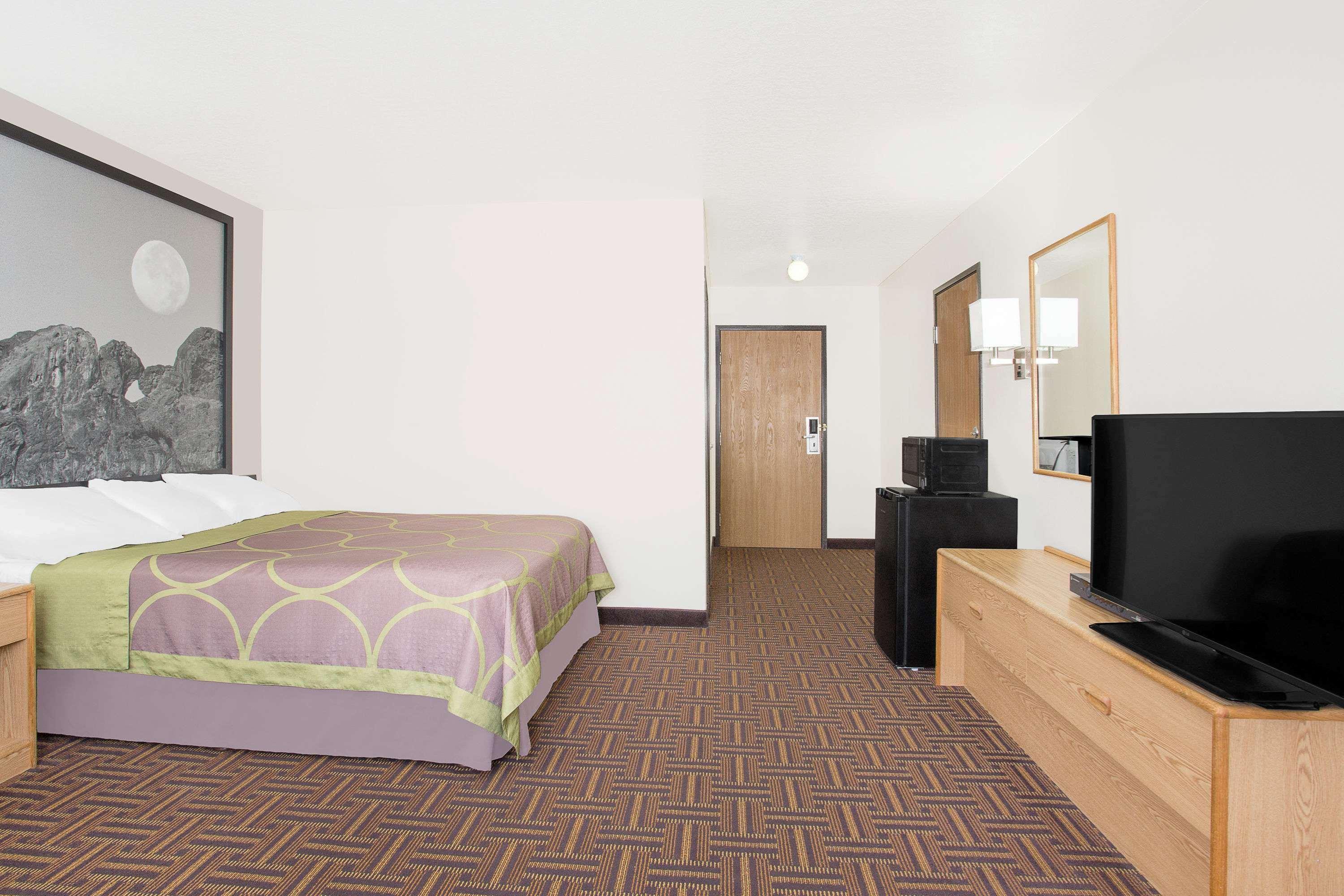 Super 8 By Wyndham Bloomfield Hotel Buitenkant foto