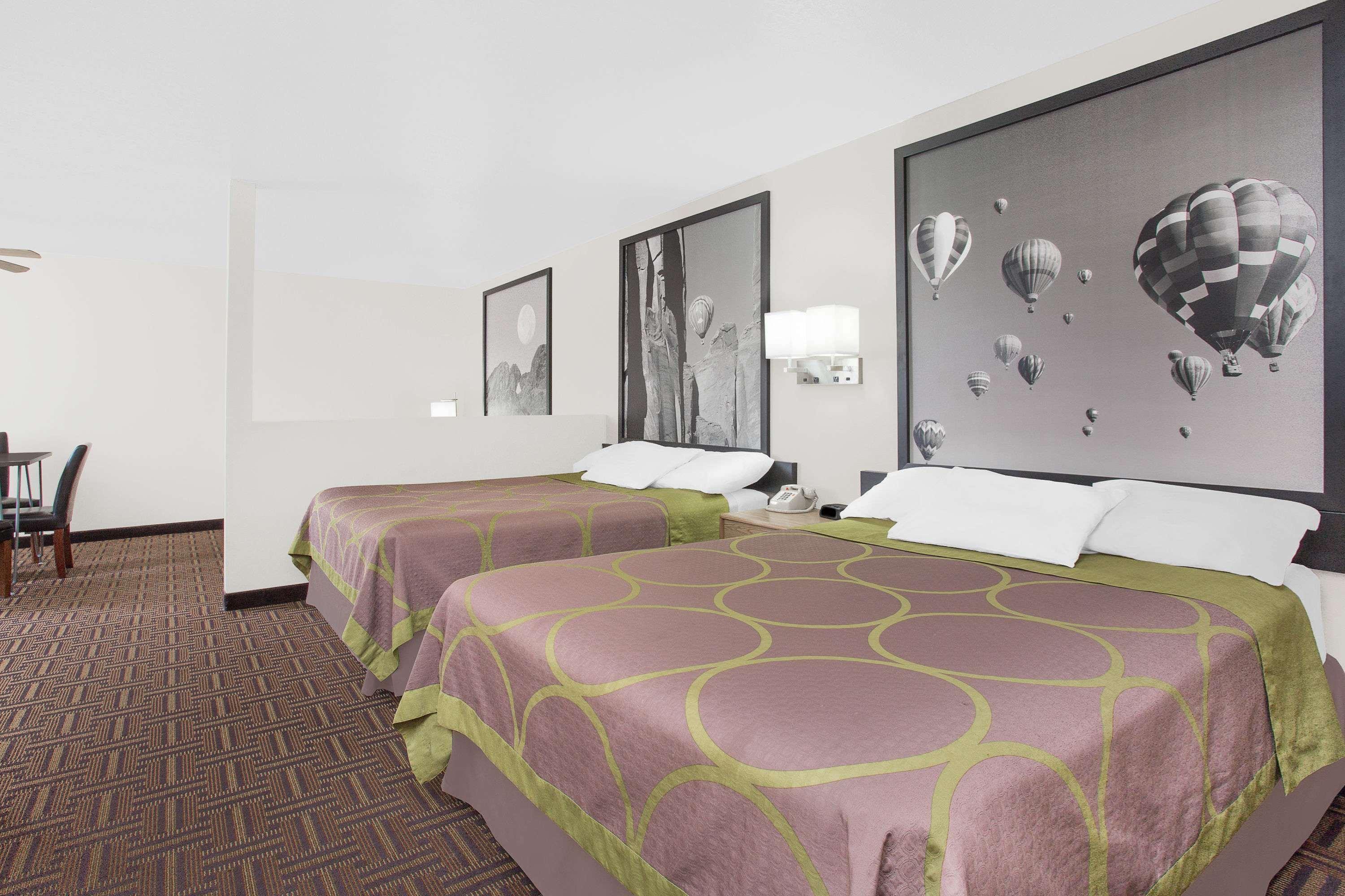 Super 8 By Wyndham Bloomfield Hotel Buitenkant foto