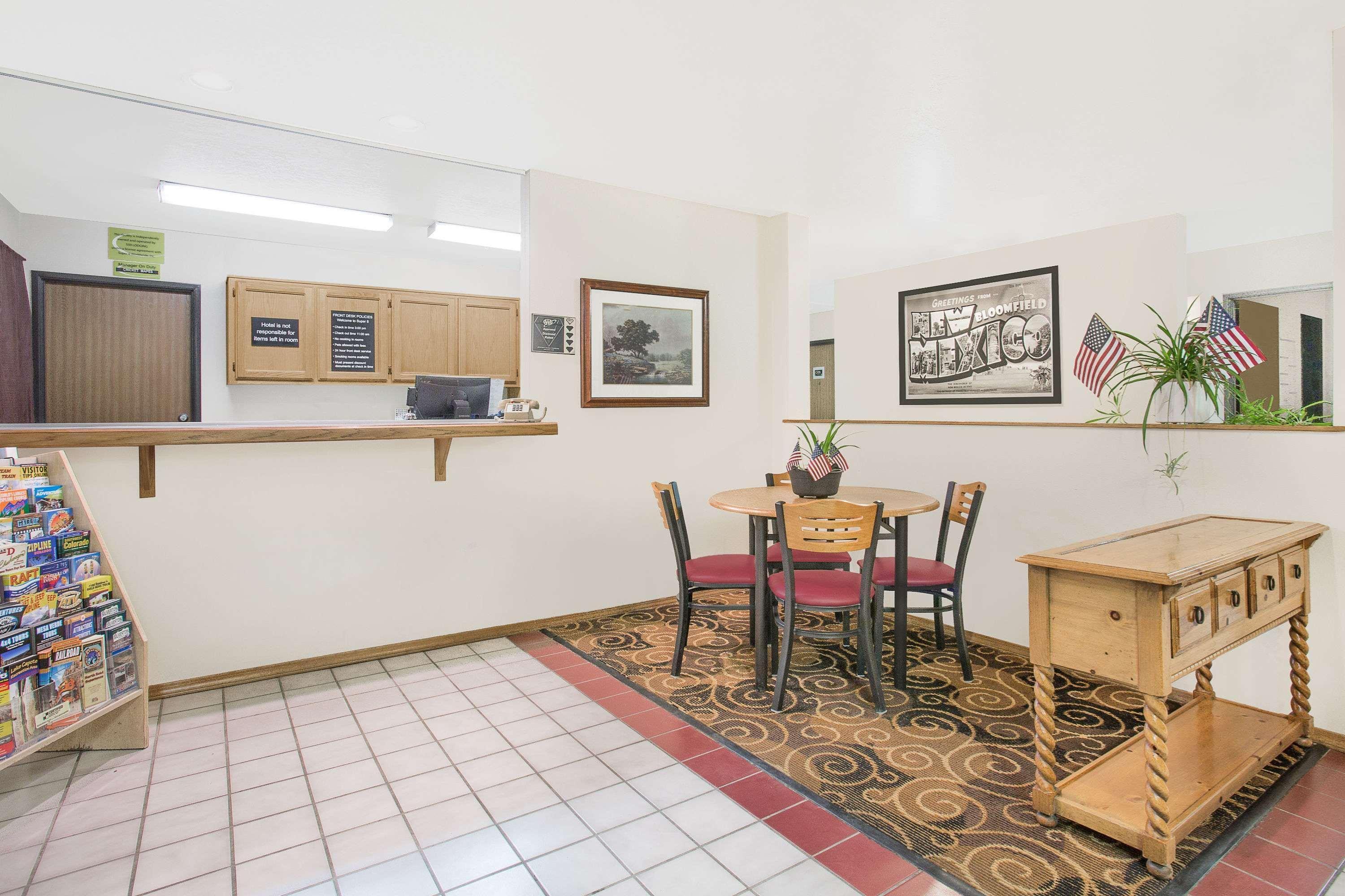 Super 8 By Wyndham Bloomfield Hotel Buitenkant foto