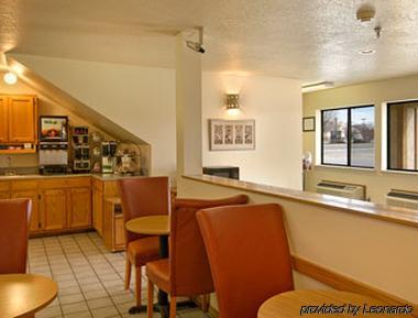 Super 8 By Wyndham Bloomfield Hotel Restaurant foto